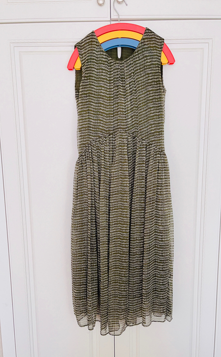 韩国店淘的，桑蚕丝蓬蓬裙，款式很仙女，森林绿