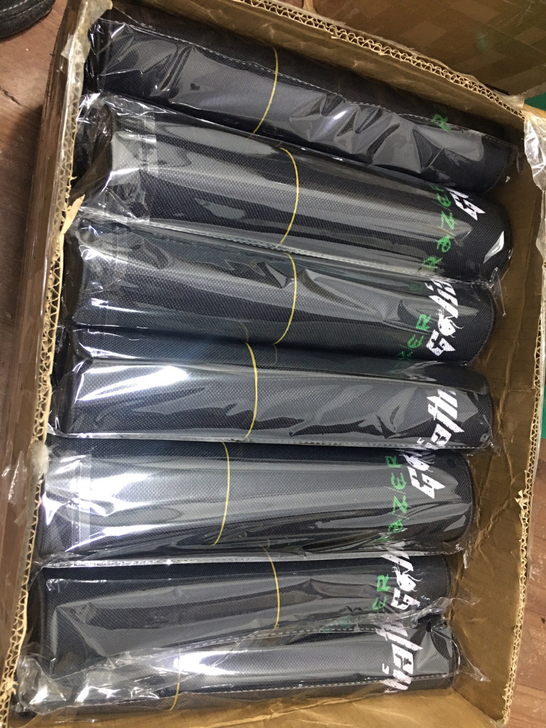 1件也包邮！全新锁边雷蛇鼠标垫（粗面）