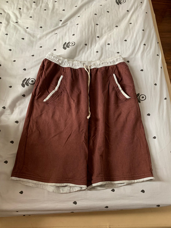 酒红色短裤 夏季男生