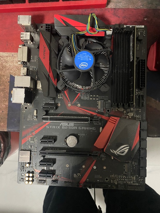 华硕主板，无维修，正常点亮，支持6张显卡，...