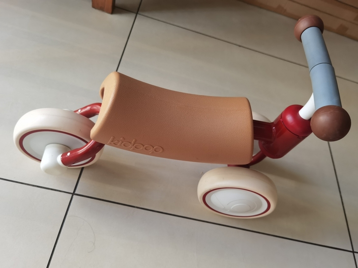 kidpop平衡车，送一个iimo安全帽