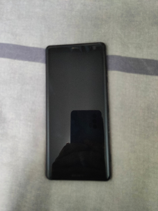 索尼xz3闲置高级手机，屏幕微小细线，不妨...