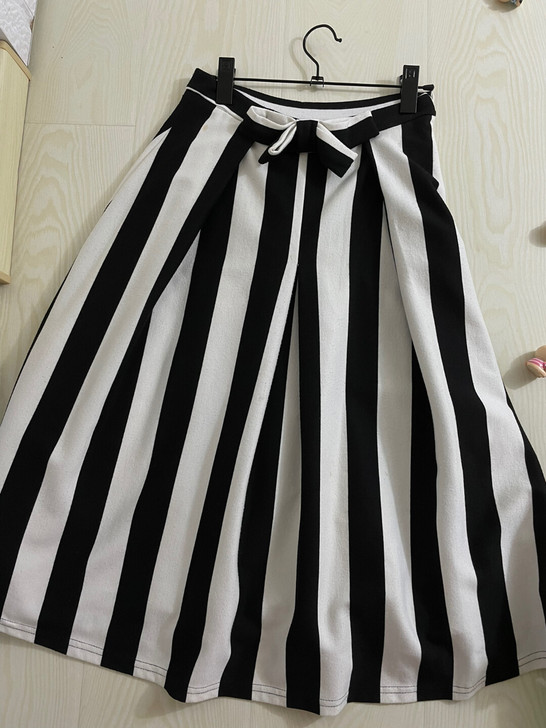 伞裙，s码，1尺9，高腰，送成套修身低领半袖