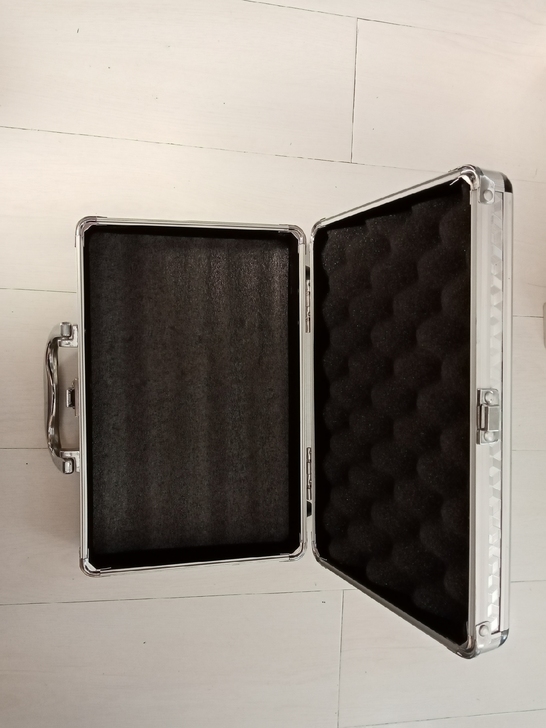 闲置铝合金手提箱收纳盒产品保护盒，下方置物...