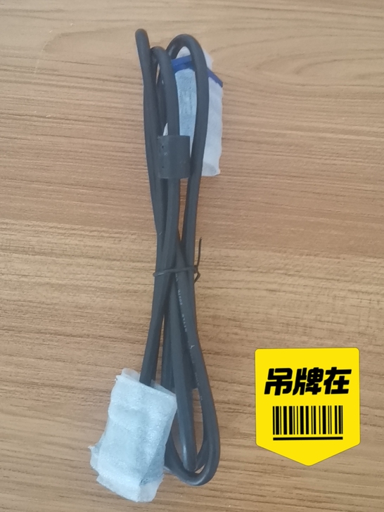 全新VGA数据线，只有一根，两端都为公头。...