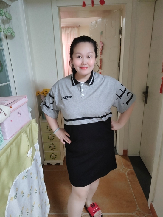 19大码小翻领拼接连衣裙,胸围120,衣长...