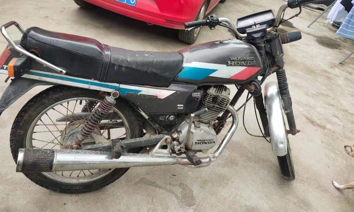 五羊本田五羊-A，不缺件，动力十足，不烧机...