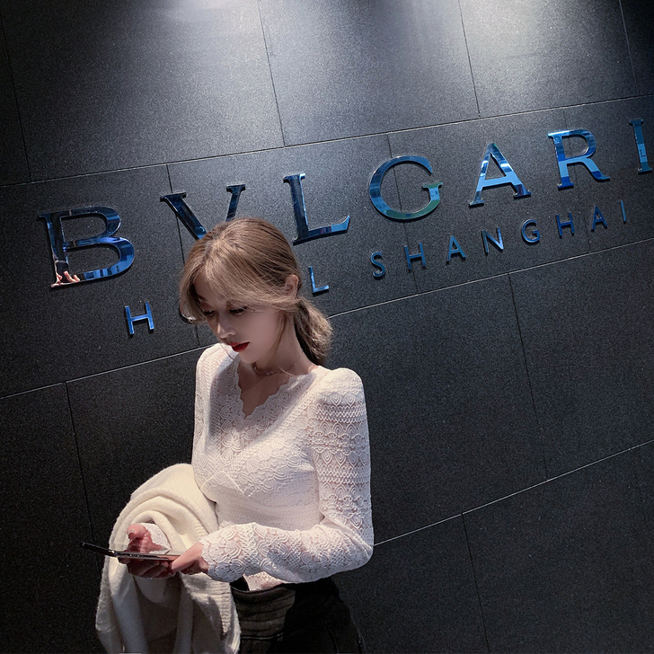 ByYou 冬季新款性感白色镂空蕾丝衫内搭...