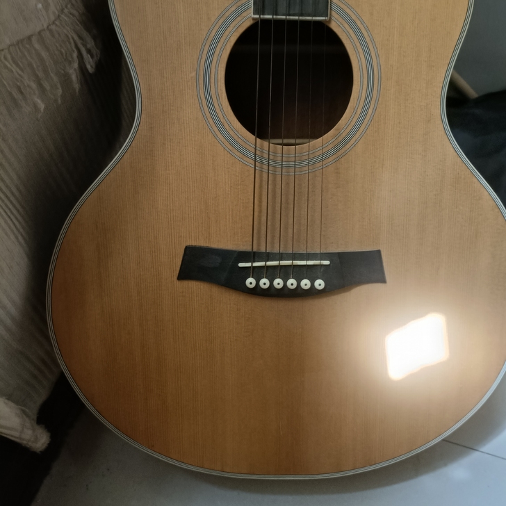 【暂挂不出】无牌子吉他  用了3年  购入...