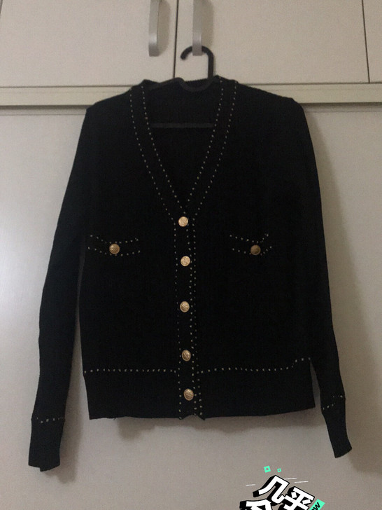 女士黑色针织衫，适合春秋穿