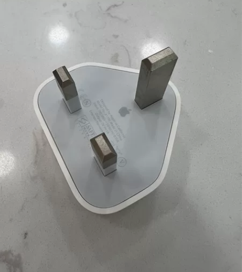 苹果港版澳门版大三插5V1A充电器，之前买...