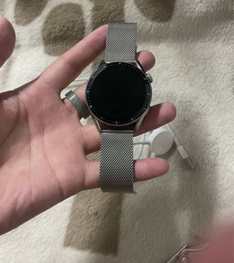 智能手表,下面那个按键坏了,介意的勿拍。 ...