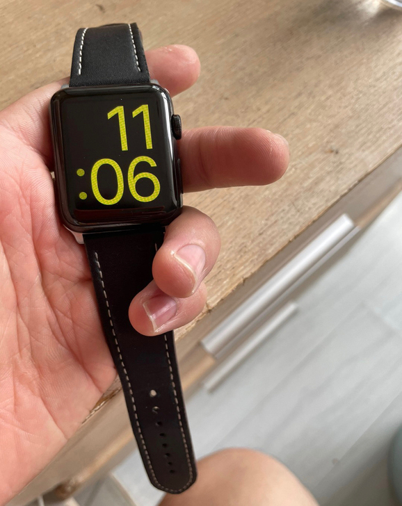 苹果watch 1代 黑钢蓝宝石镜面，外观...