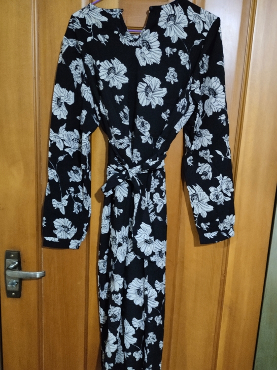 黑色花长裙,适合外出旅游,海边沙滩拍照很出...