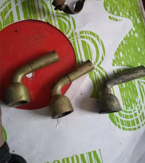 在农村下乡，收到三个烟袋锅子，品相如图，基...