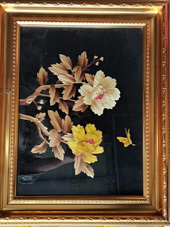 麦秆画作品《花开向阳，丹心向党》