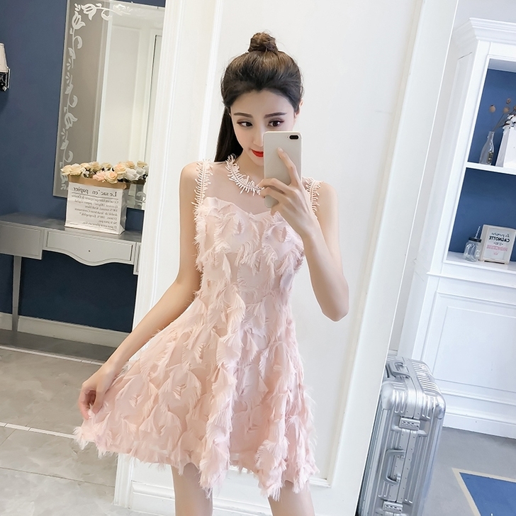 粉色显瘦女神范连衣裙，超级好看