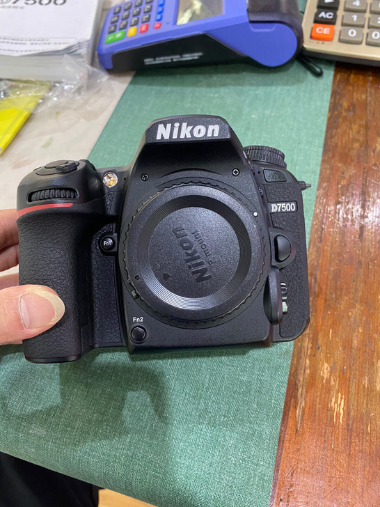 尼康D7500套18-140，机身95新以...