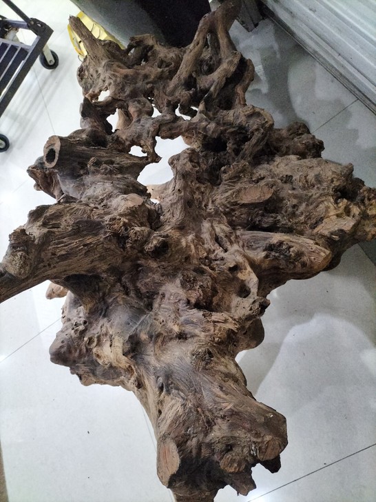 根雕茶台毛料,是朋友送的,现在闲置转让。长...