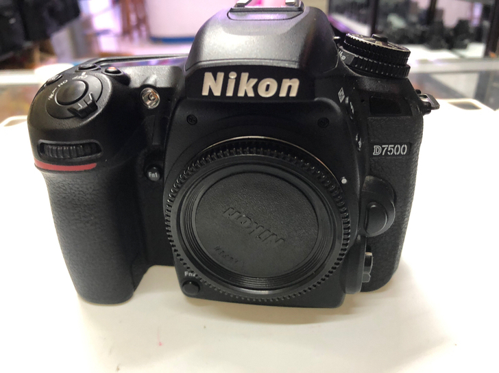 尼康D7500机身