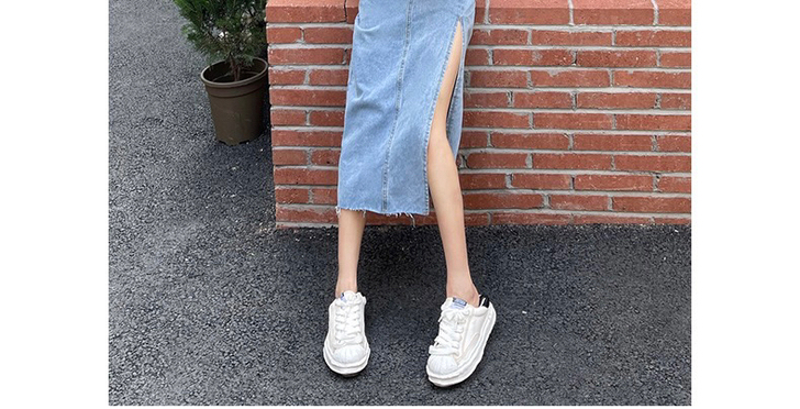 又是一个闲置一次也没穿过的牛仔裙,同样跟上...