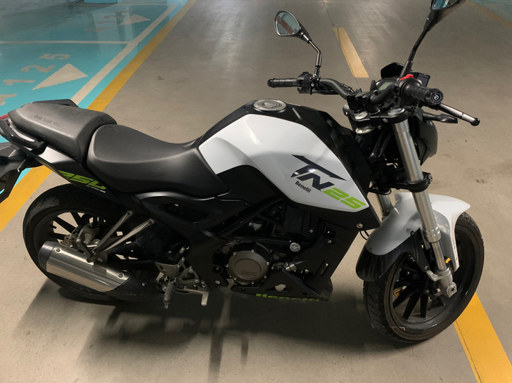 已出售 贝纳利TNT250 小黄龙