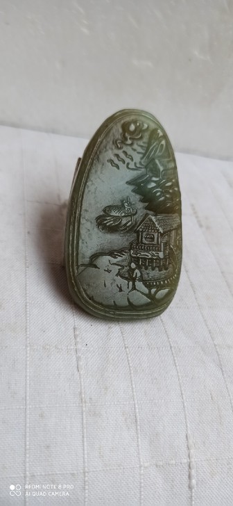 和田玉雕刻的山水画入手渠道：在古玩市场淘的，