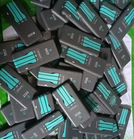 全国包邮,怪兽充电宝,三线可用,5000容...