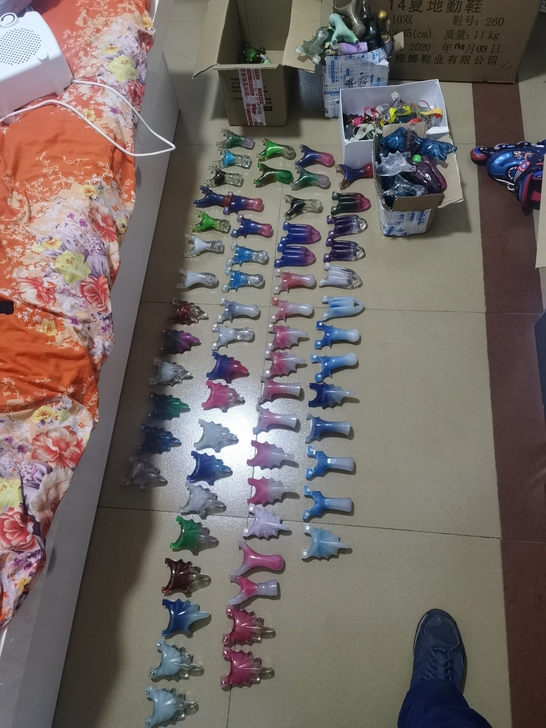 聚碳弹弓，颜色如图，签收不退不换，40买一...