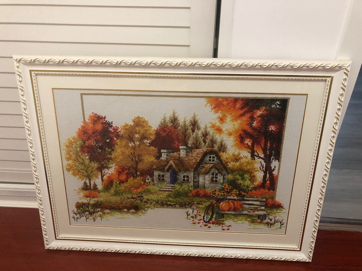 十字绣，已经裱好的，纯手工。挂餐厅很漂亮。