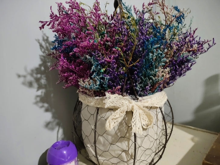 出售一个花篮，下个月搬家带不走，花是干花，...