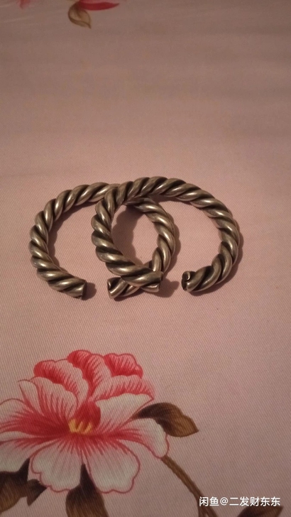 老银手镯一对，237克，半斤重