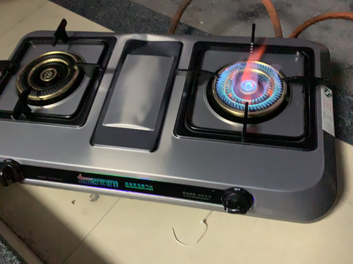 出售煤气双炉，用瓶装气的，质量非常好，实体...