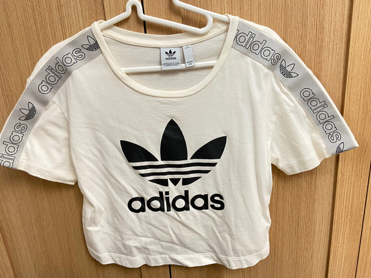 阿迪达斯Adidas三叶草串标短款T恤，购...