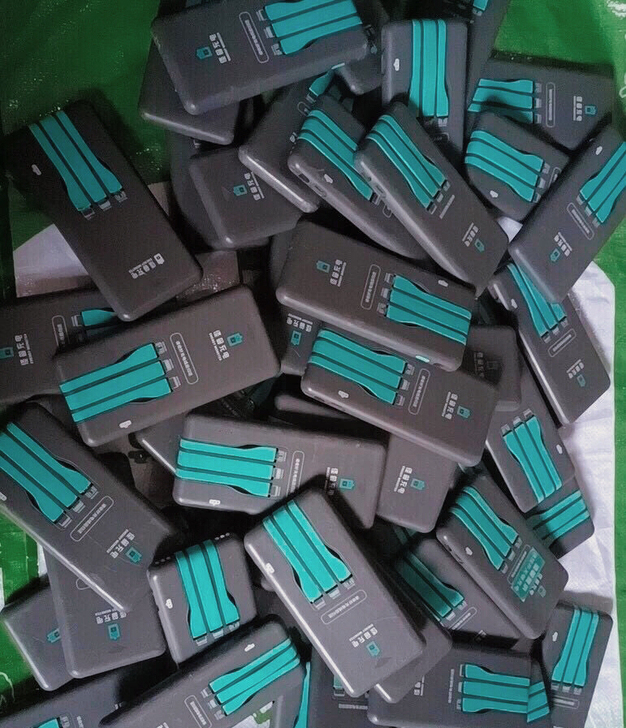 【捡漏】八成新小怪兽充电宝三合一自带线大容...