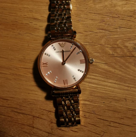 阿玛尼玫瑰金手表 感兴趣的话点“我想要”和...