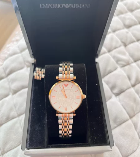 柜台正品阿玛尼满天星手表560 感兴趣的话...