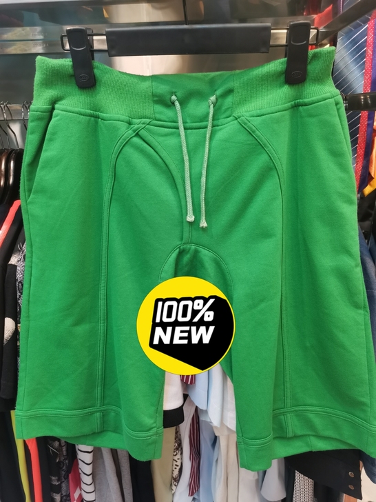 商场男装精品实体店，短裤清仓赔钱处理，松紧...