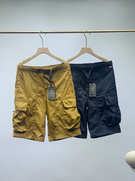 添柏岚男士纯色大口袋工装风休闲短裤。双色色...