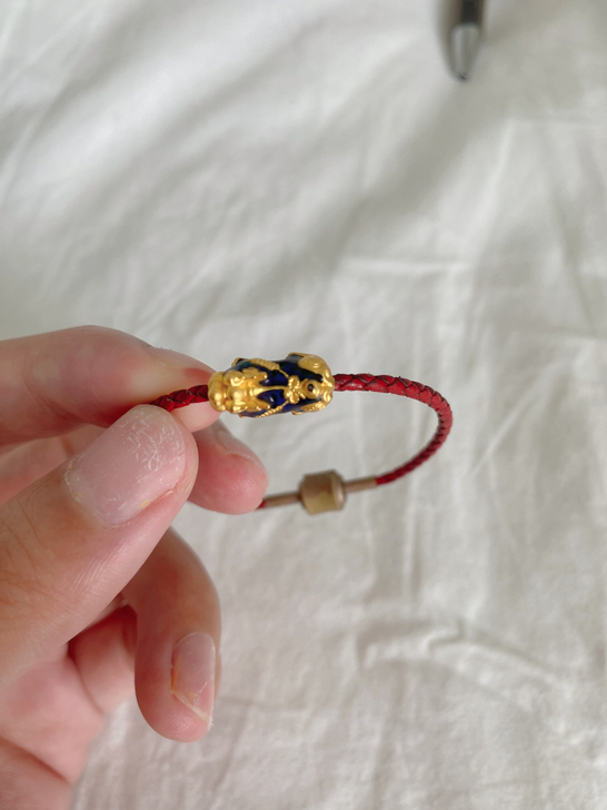 足金黄金貔貅挂坠,貔貅黄金上面的蓝色是可以...