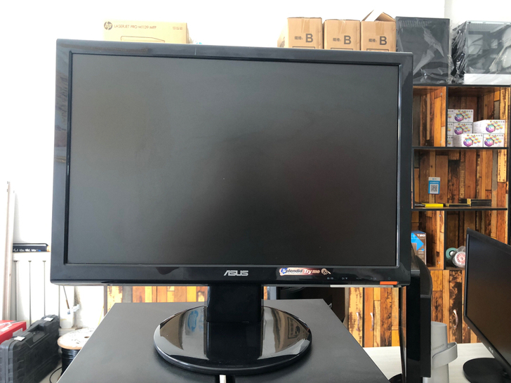 华硕19英寸电脑显示器