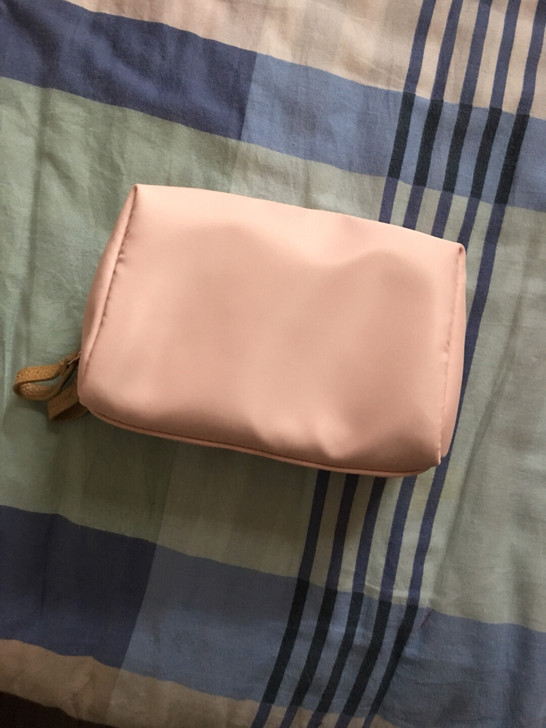 全新，小型化妆包，平时外出可用，售出不退不...