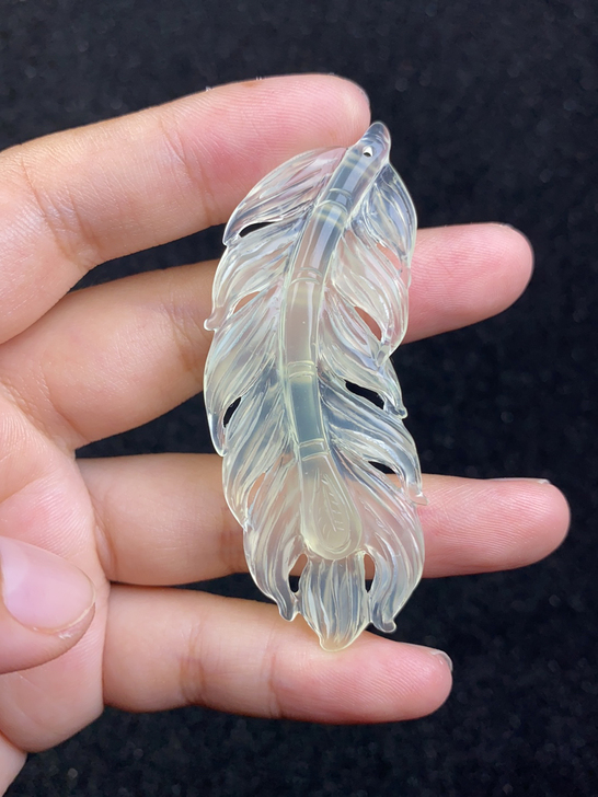 岫玉高冰羽毛吊坠