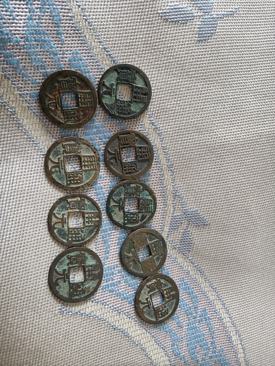 白铜开元，八九个，送七个钱币，古币一经售出...