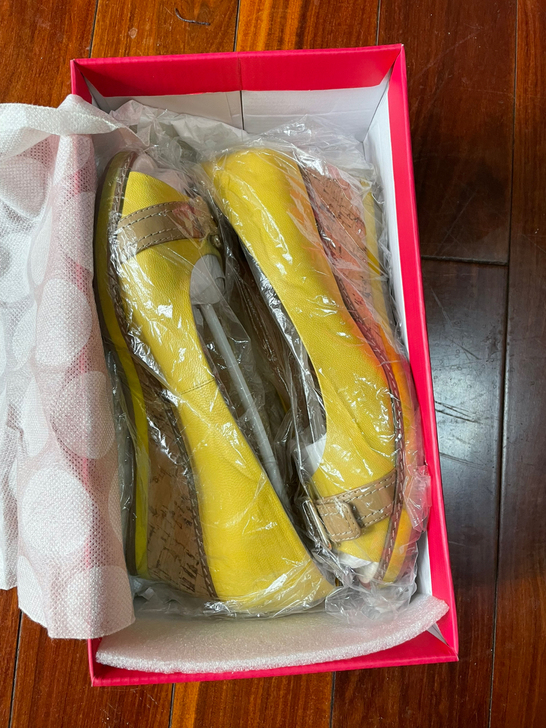 CNE女鞋，38码，浅黄色，颜色很好看百搭...