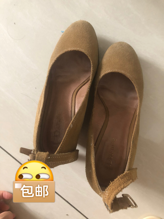 达芙妮反绒坡跟单鞋 里面也是牛皮的 特别...