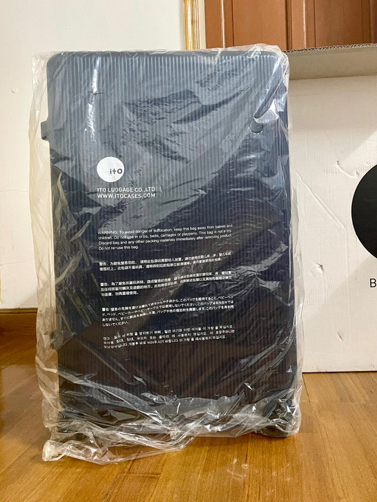 ito28寸藏蓝色行李箱,全新。