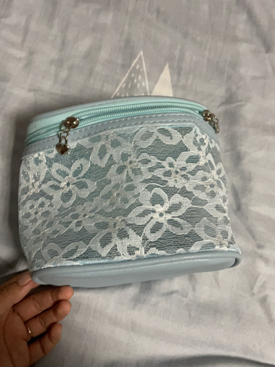 九九新蕾丝双开拉链提手化妆包