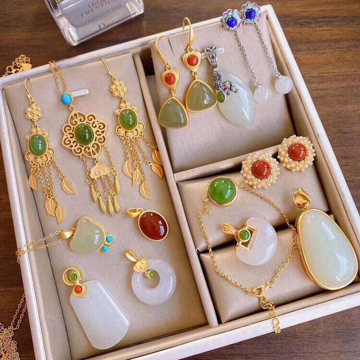 都是925银鎏金古法厚镶天然松石，南红，和...