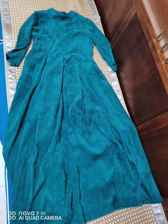 全新，下过水，一次未穿，柔软细条纹灯芯绒面...